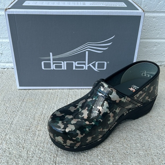 Dansko patent Camo clogs size 39  NWT - Picture 2 of 10
